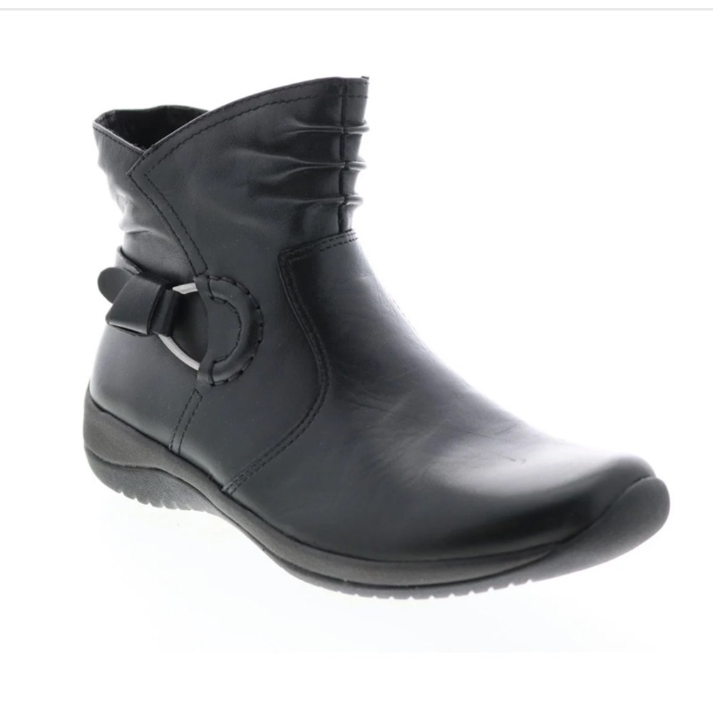 New EARTH Watson soft leather black boot